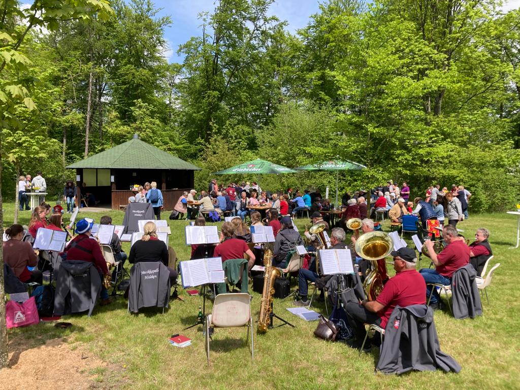 Mehr über den Artikel erfahren Himmelfahrt auf dem alten Sportplatz